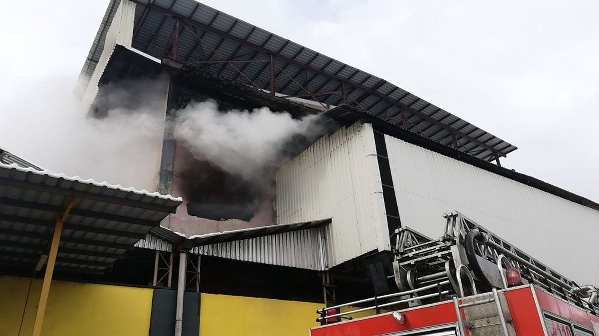 Trabzon\'da Çay Fabrikasında Yangın