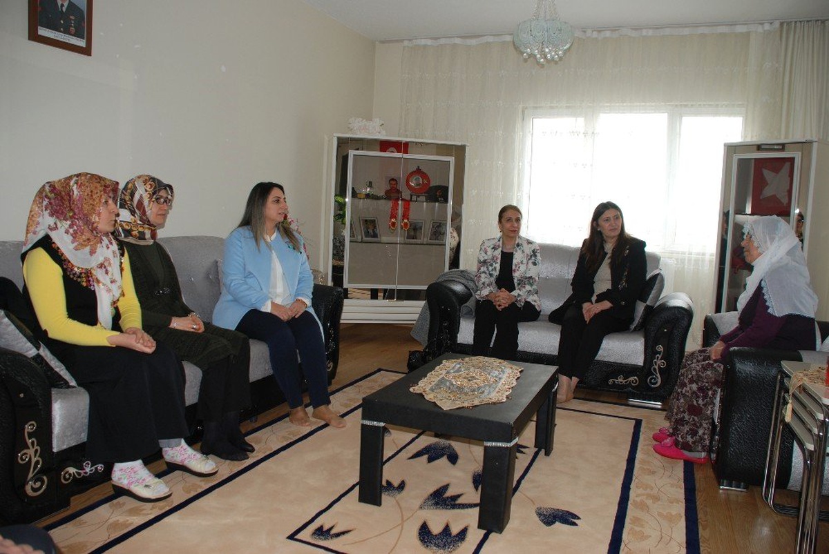 Vali Pekmez\'in Eşi Yeşim Pekmez Şehit Aileleri ile Bir Araya Geldi