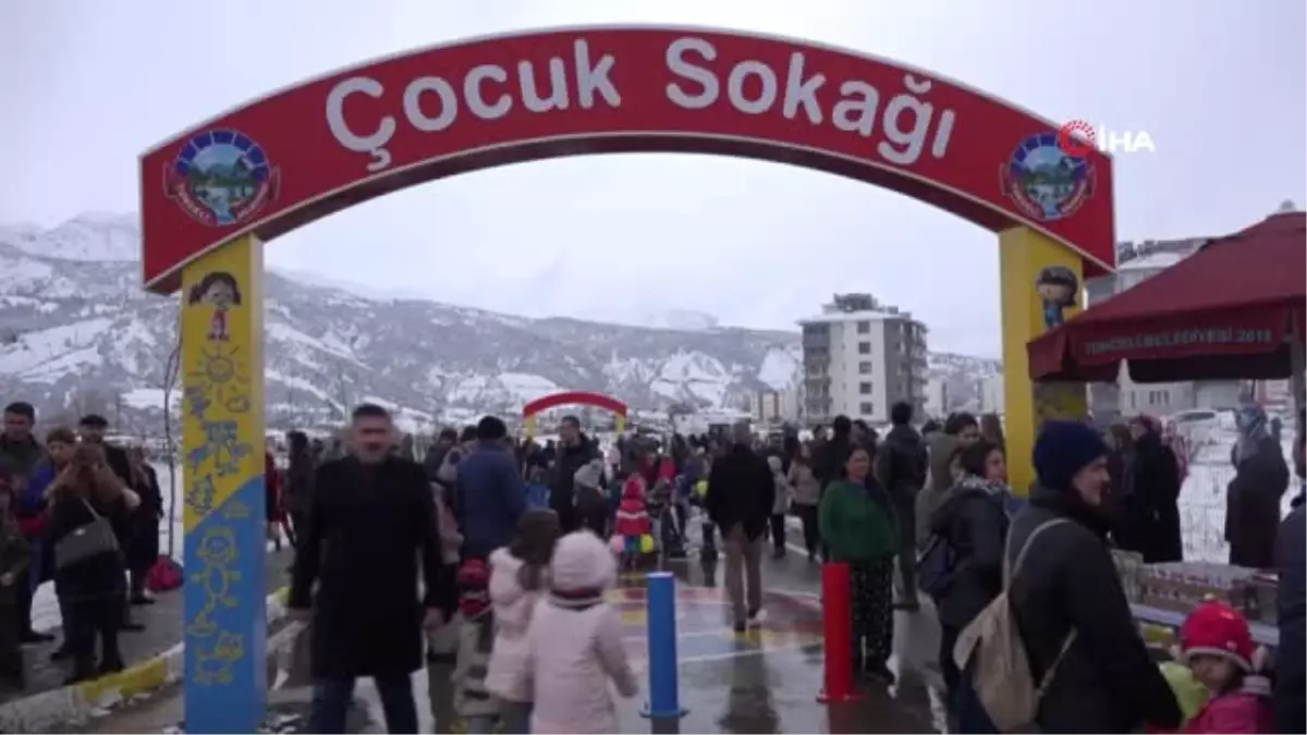 Vali Sonel, Çocuklar İçin Mangal Yaptı, Kartopu Oynadı