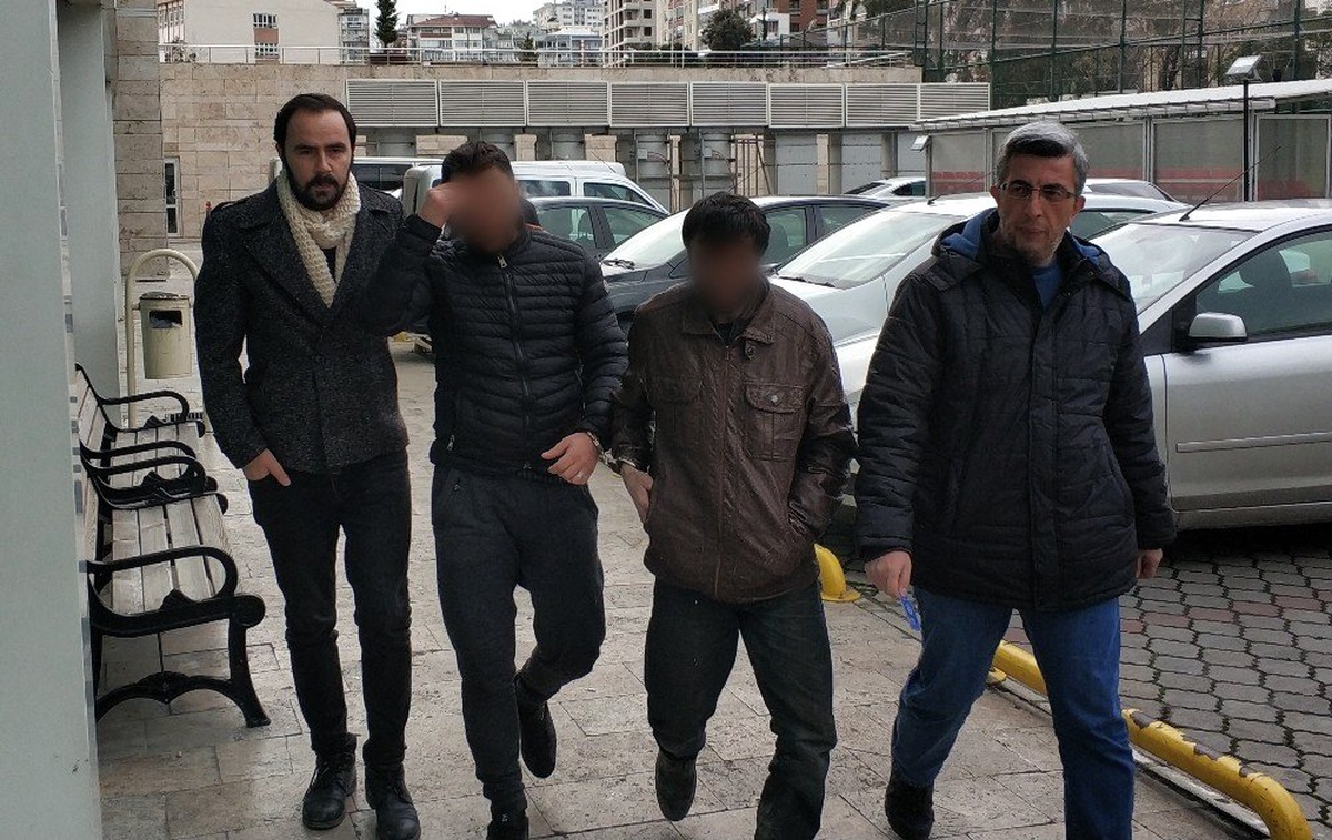 Vatandaşlar Hırsızları Resimlerini Çekip Polise Yakalattı
