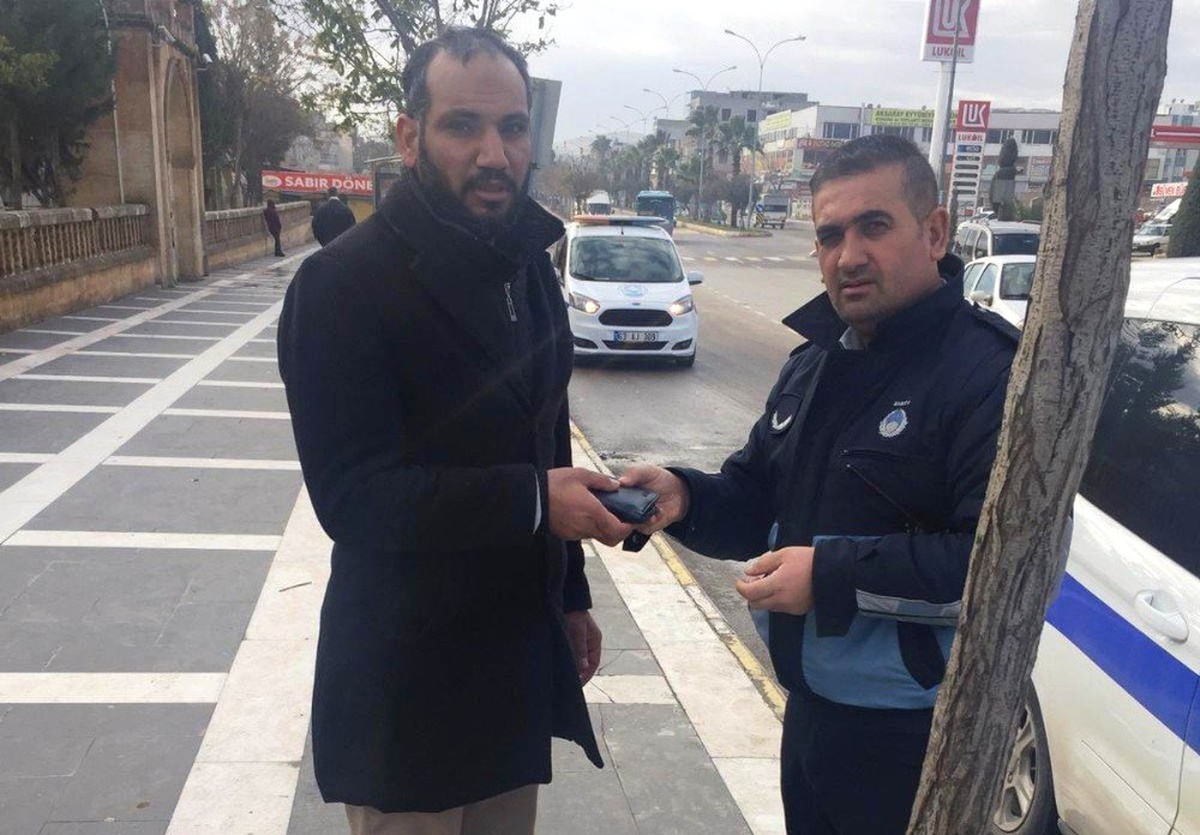 Zabıta Bulduğu Cüzdanı Sahibine Teslim Etti