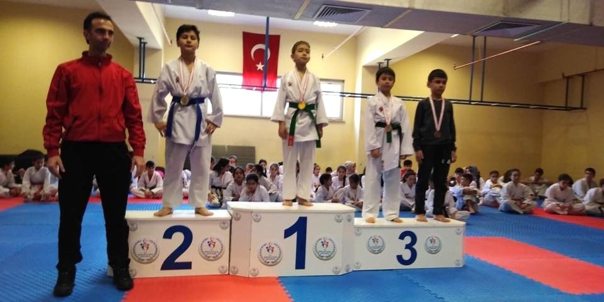 1308 Osmaneli Belediyespor Karate Takımı 30 Madalya Kazandı