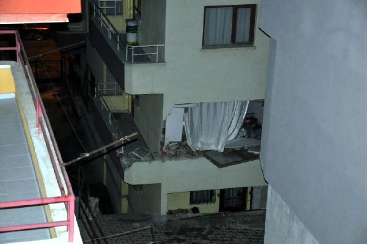Ankara\'da Toprak Kayması Nedeniyle İki Apartman Tahliye Edildi