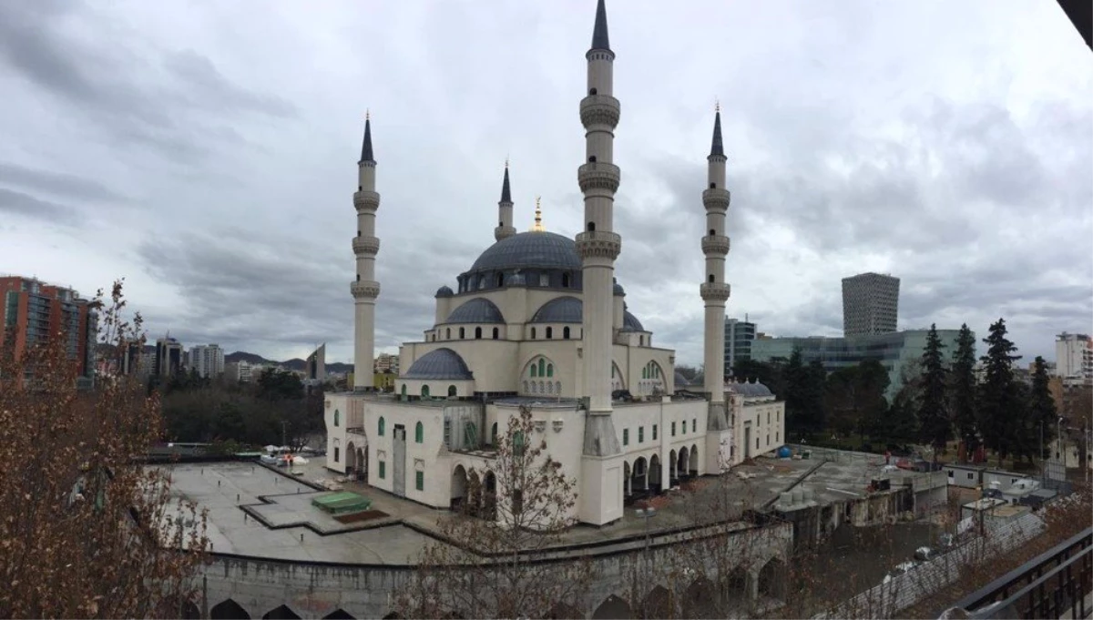 Balkanlar\'ın En Büyük Camisi Tiran\'da Hızla Yükseliyor