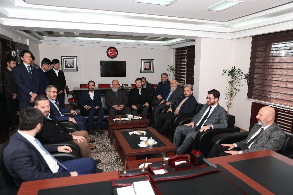 Başkan Çolakbayrakdar Saadet Partisi\'ni Ziyaret Etti