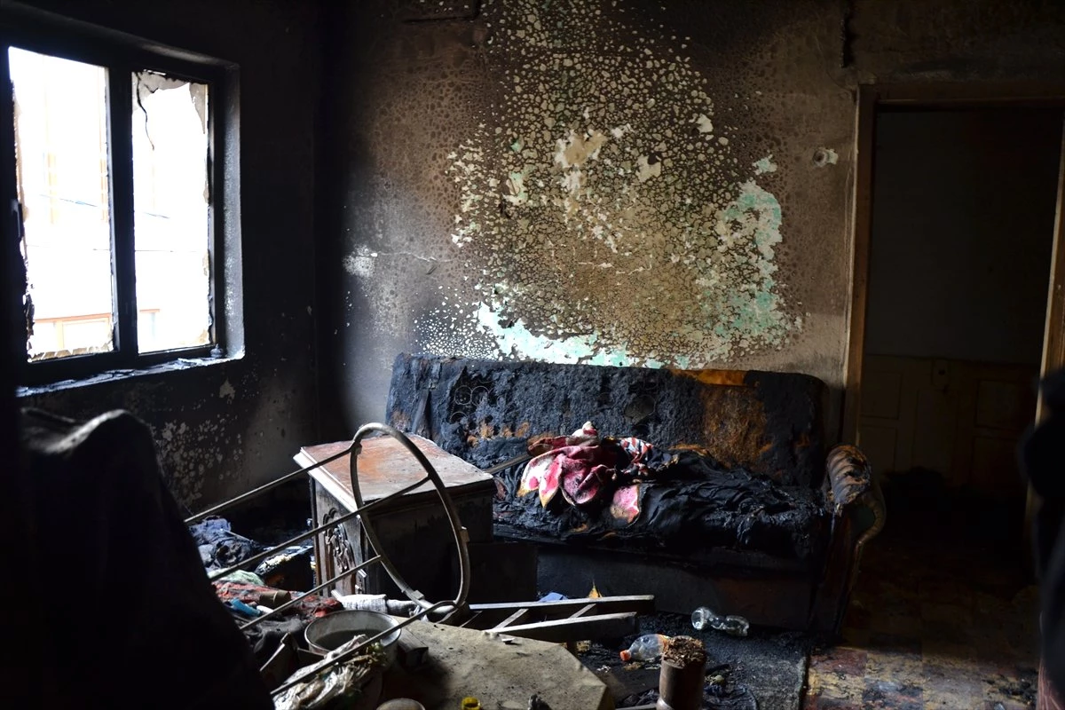 Çanakkale\'de Ev Yangını: 1 Ölü
