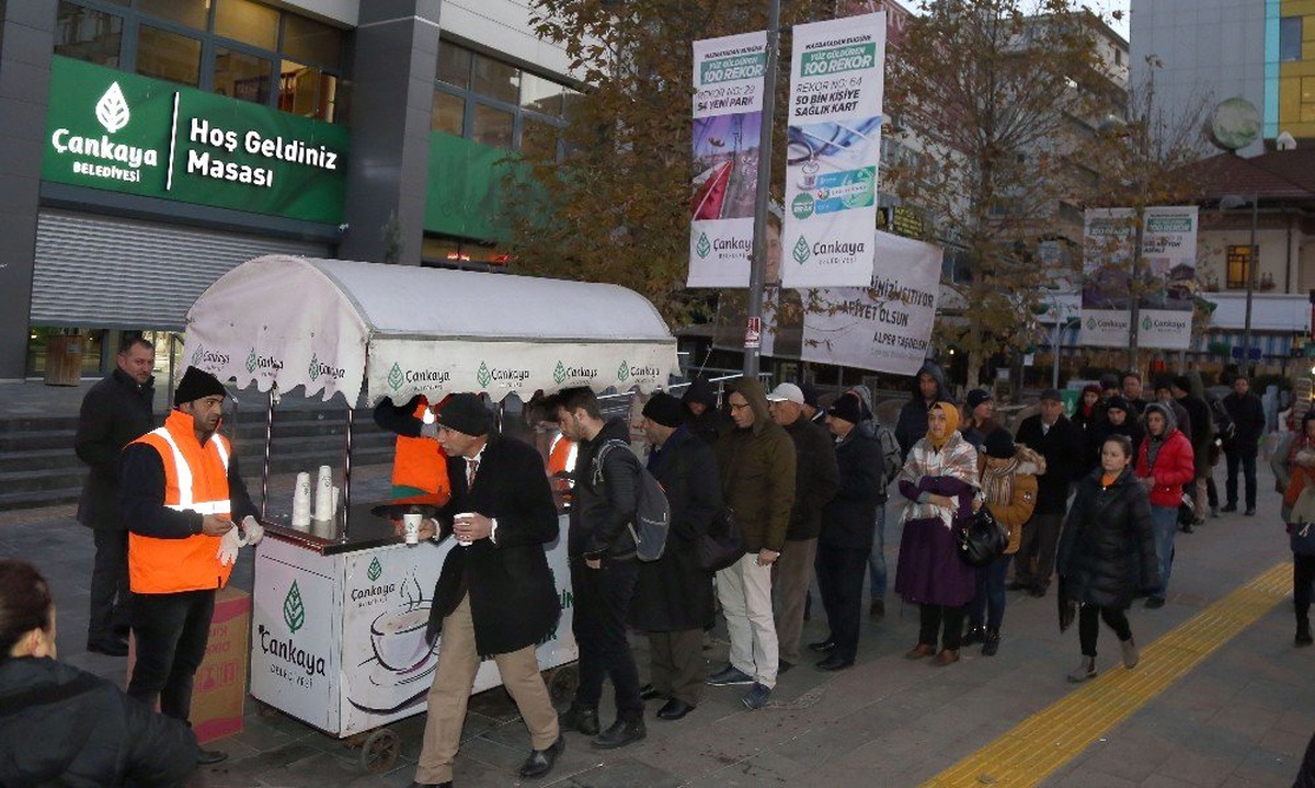 Çankaya Belediyesi Vatandaşları Çorbayla Isıtıyor