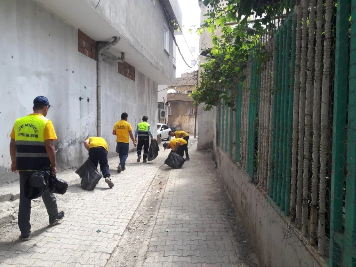 Cizre\'de Belediye Ekiplerinden Hummalı Temizlik Çalışması
