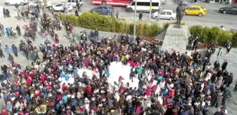 Çocuklara Karne Hediyesi Spil Dağı'ndan Kar