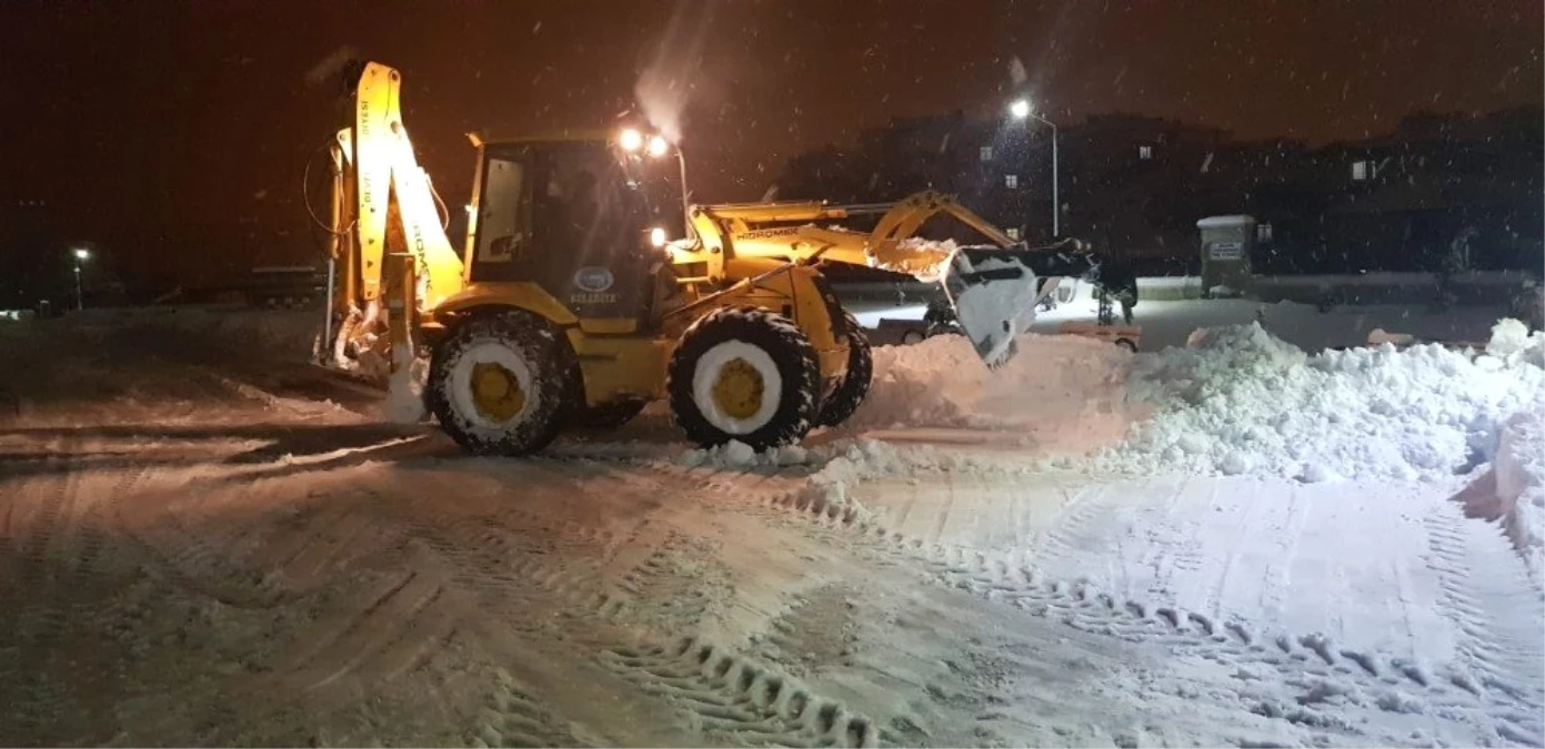 Develi Belediyesi Karla Mücadele Ekipleri 24 Saat Çalışıyor
