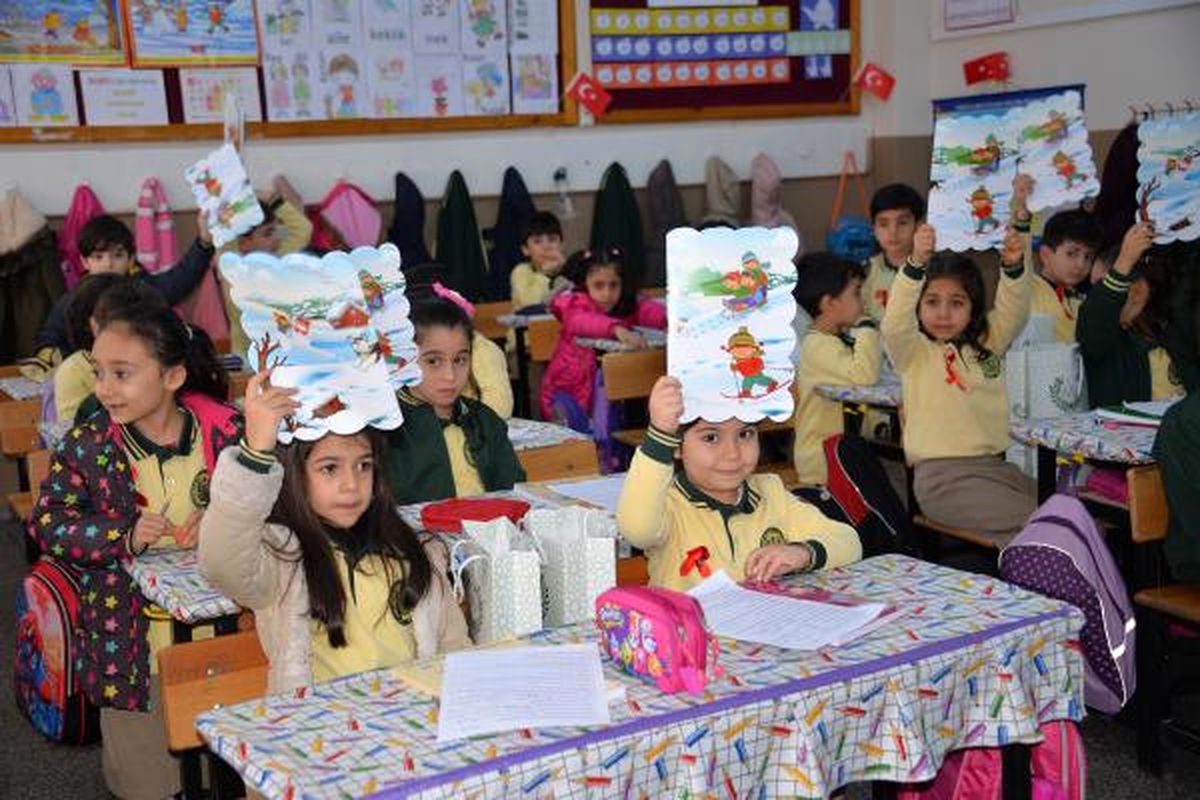 Diyarbakır\'da 491 Bin Öğrenci Karne Aldı