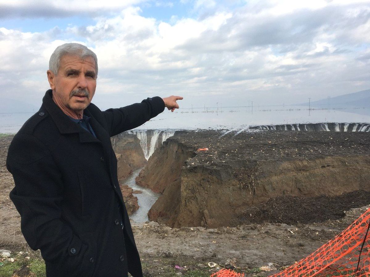 İzmir\'deki Ürküten Doğa Olayında Sular Çekilmeye Devam Ediyor