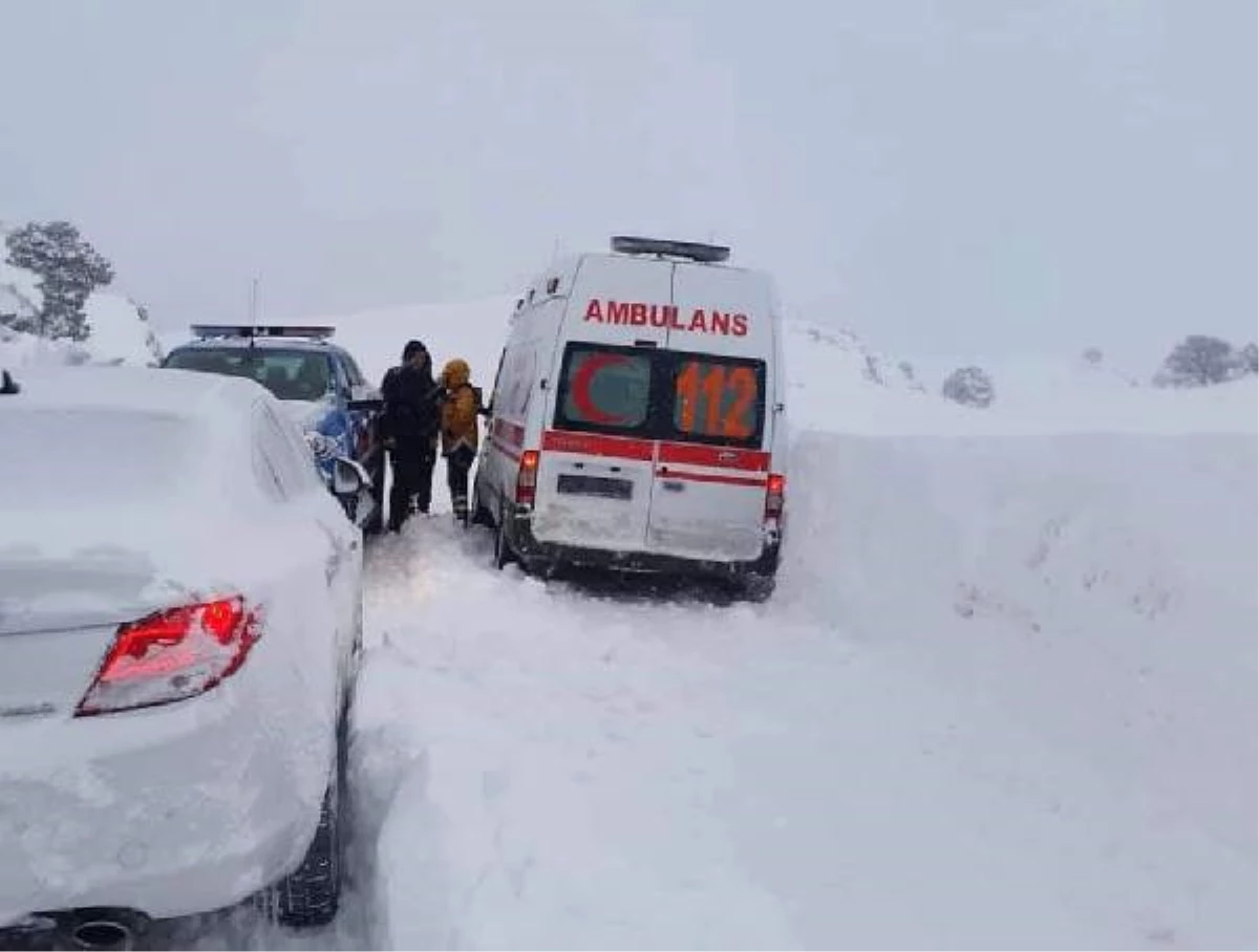 Kara Saplanan Ambulansta Mahsur Kalan 3 Sağlık Çalışanı 19 Saat Sonra Kurtarıldı