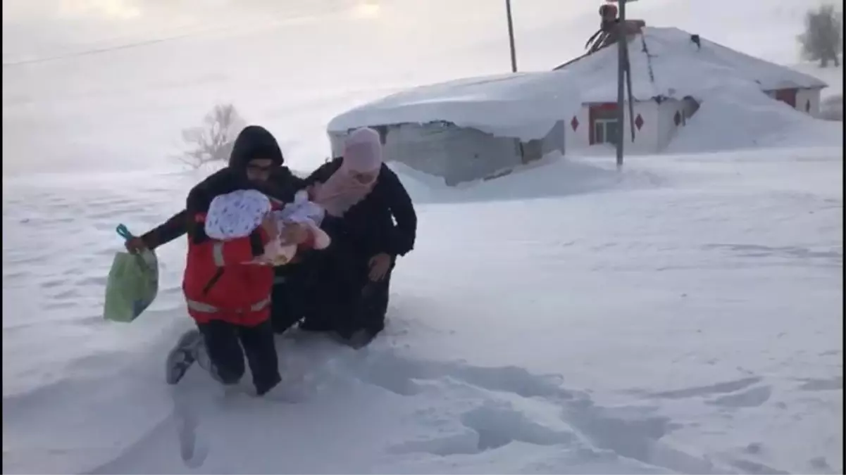 Karlı Yollar 6 Saatte Aşıldı, 2\'si Çocuk 3 Hasta Kurtarıldı