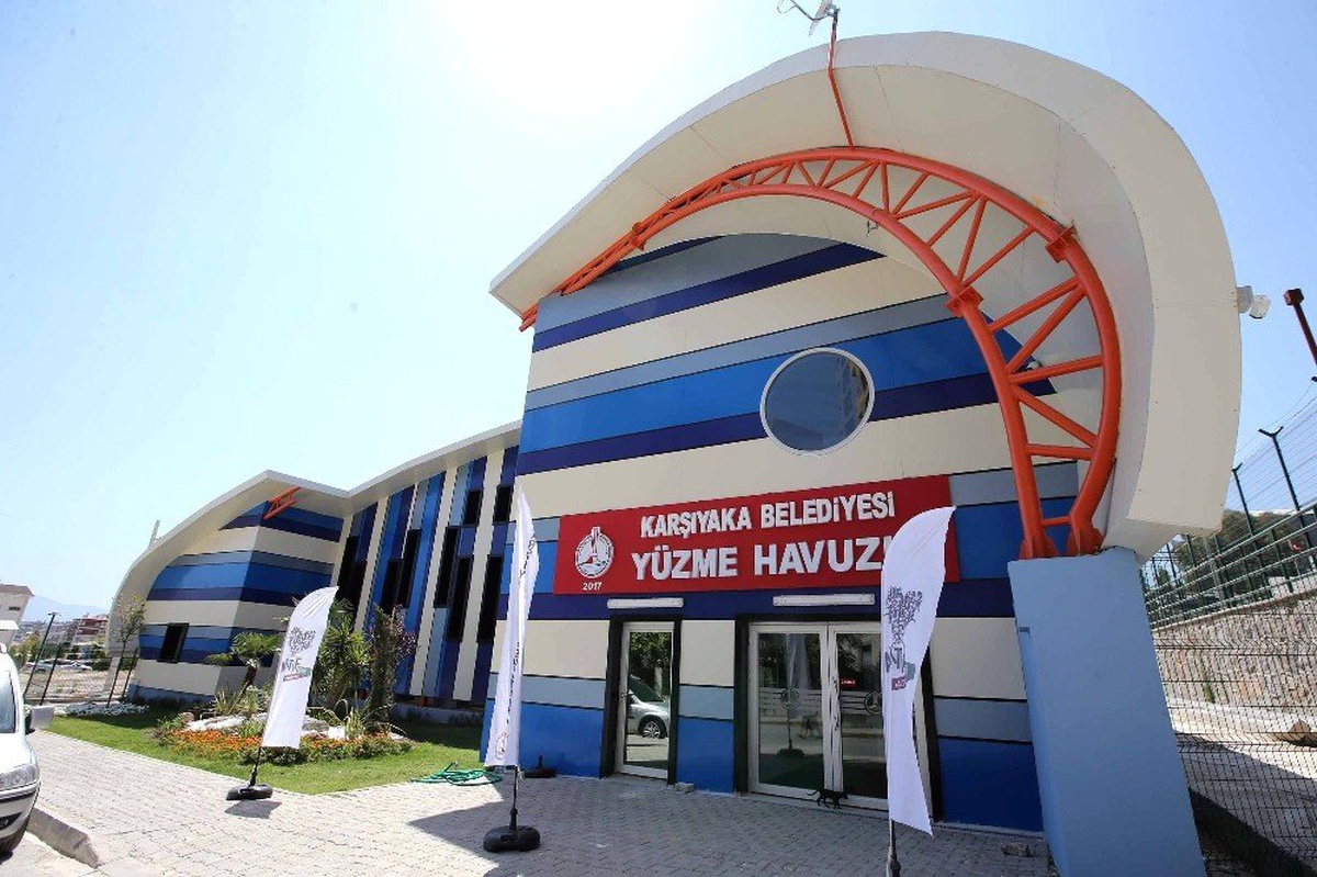 Karşıyaka\'dan Kadınlara Ücretsiz Yüzme Kursu