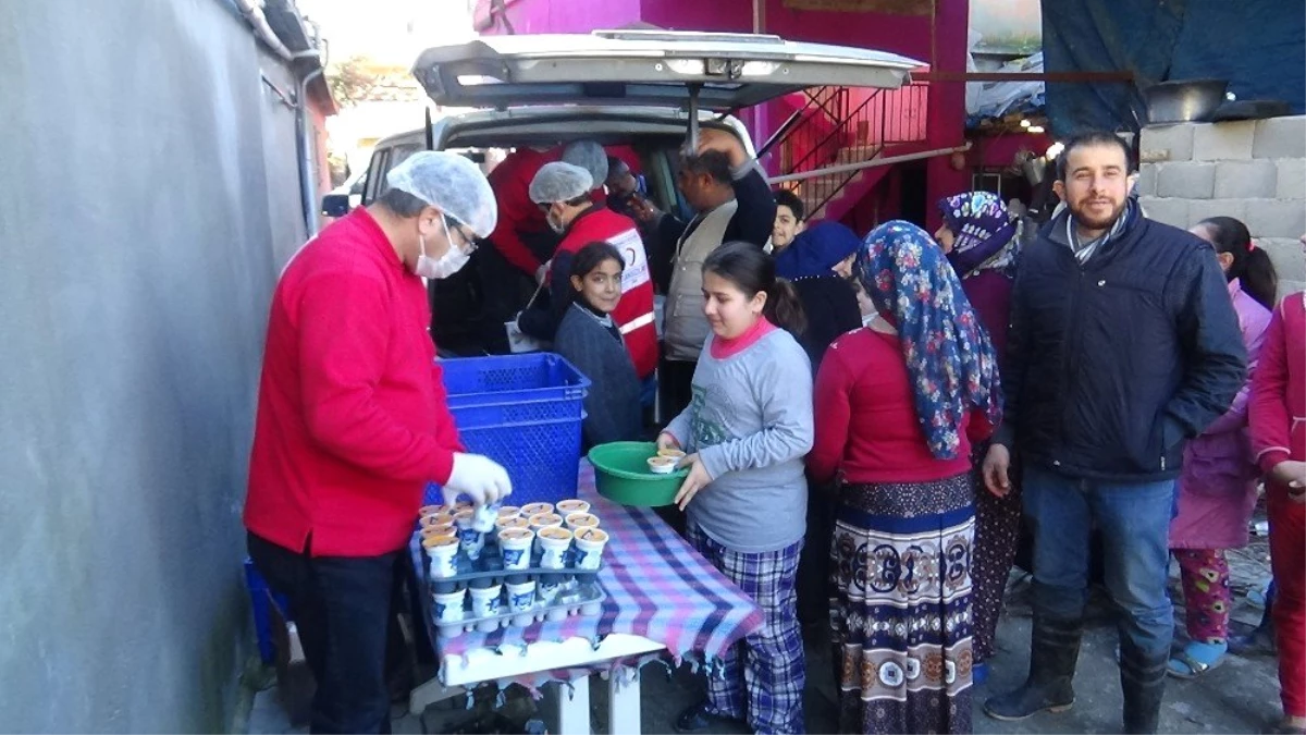Kızılay\'dan Amik Ovası\'nda Sel Felaketinden Etkilenen Vatandaşlara Yemek Yardımı