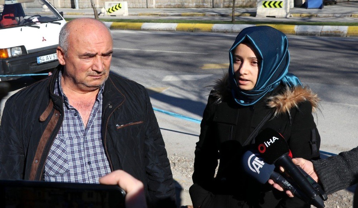 Kızının Uyarılarını Dinlemeyen Yaşlı Adam Tüm Parasını Dolandırıcılara Kaptırdı