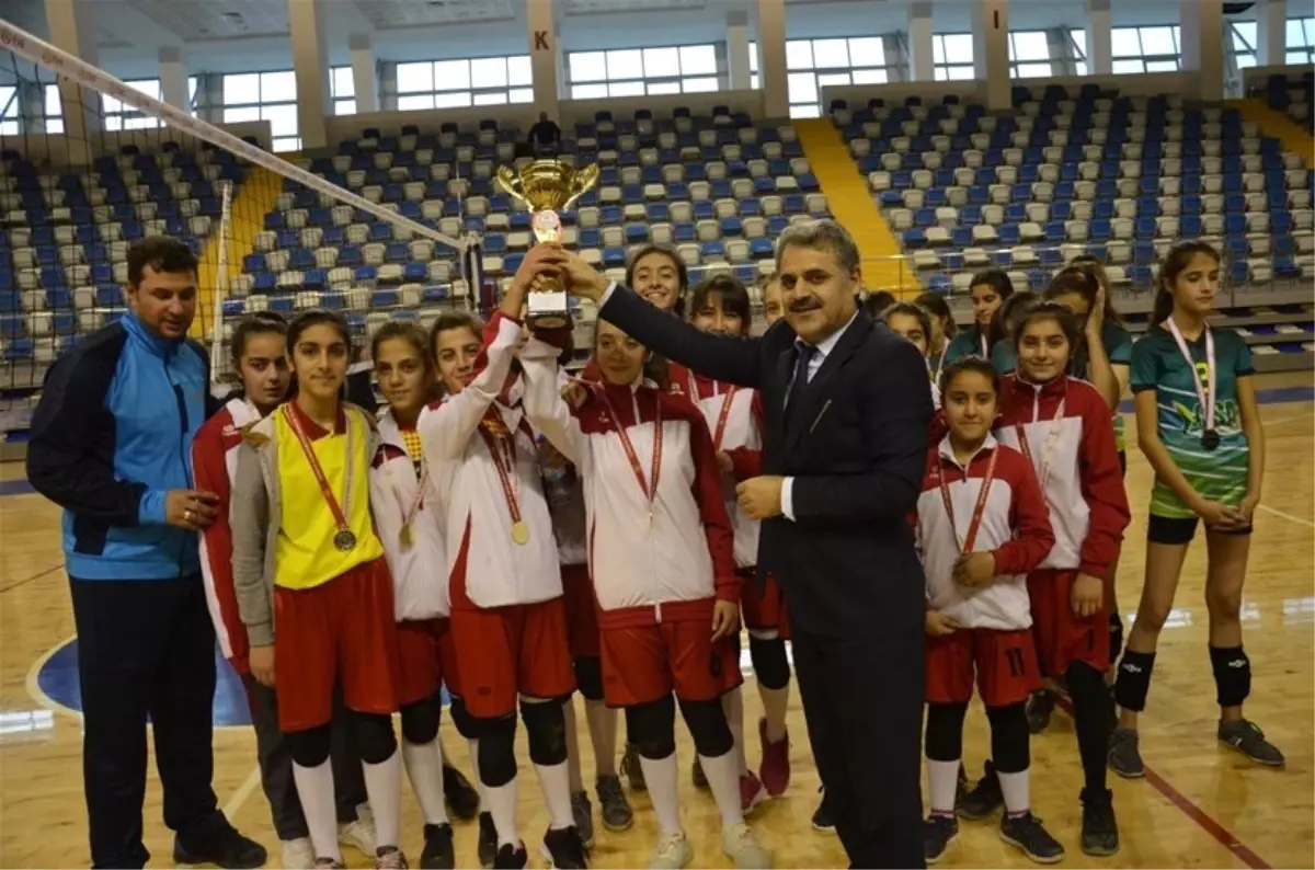 Okullar Arası Yıldızlar Voleybol Müsabakaları Sona Erdi