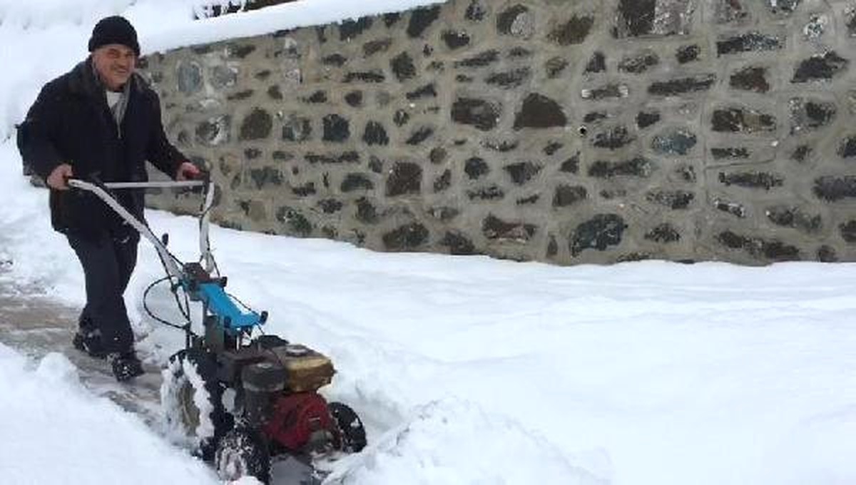 Ot Biçme Makinesiyle Karadeniz Usulü Kar Küreme