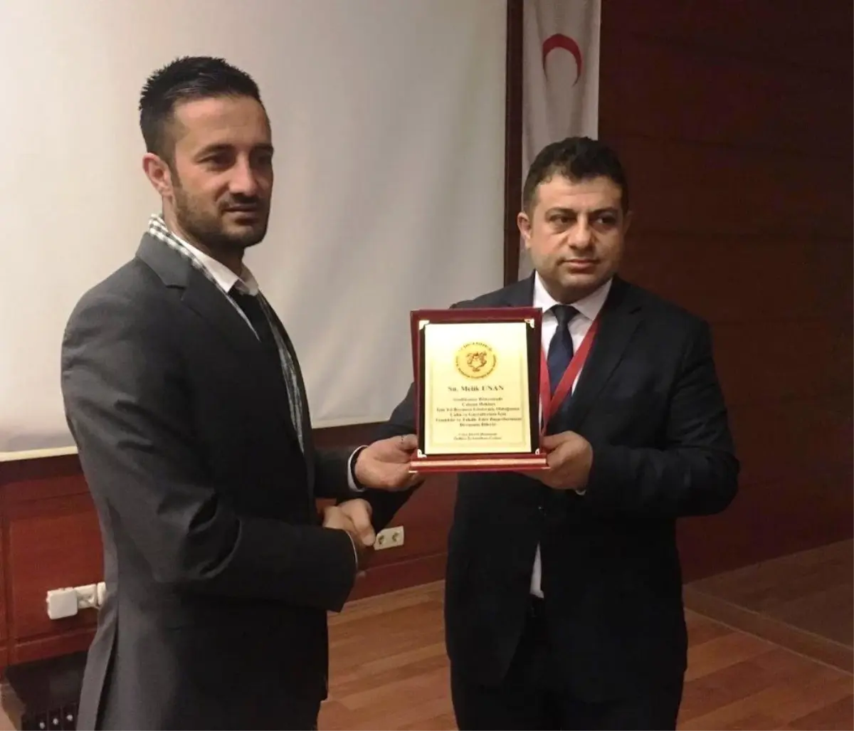 Öz-Büro İş Sendikası Üyelerinden İl Başkanına Plaket