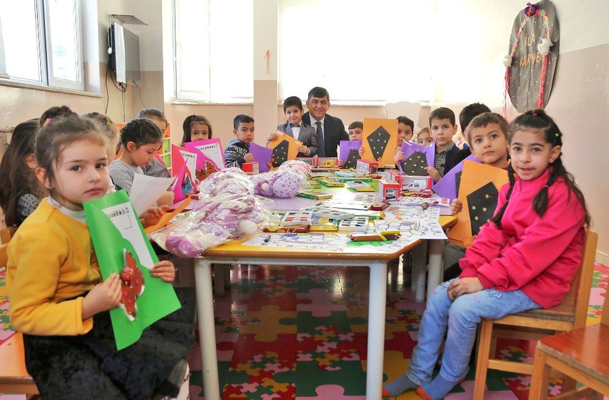 Şehitkamilli Miniklerin İlk Karne Heyecanı