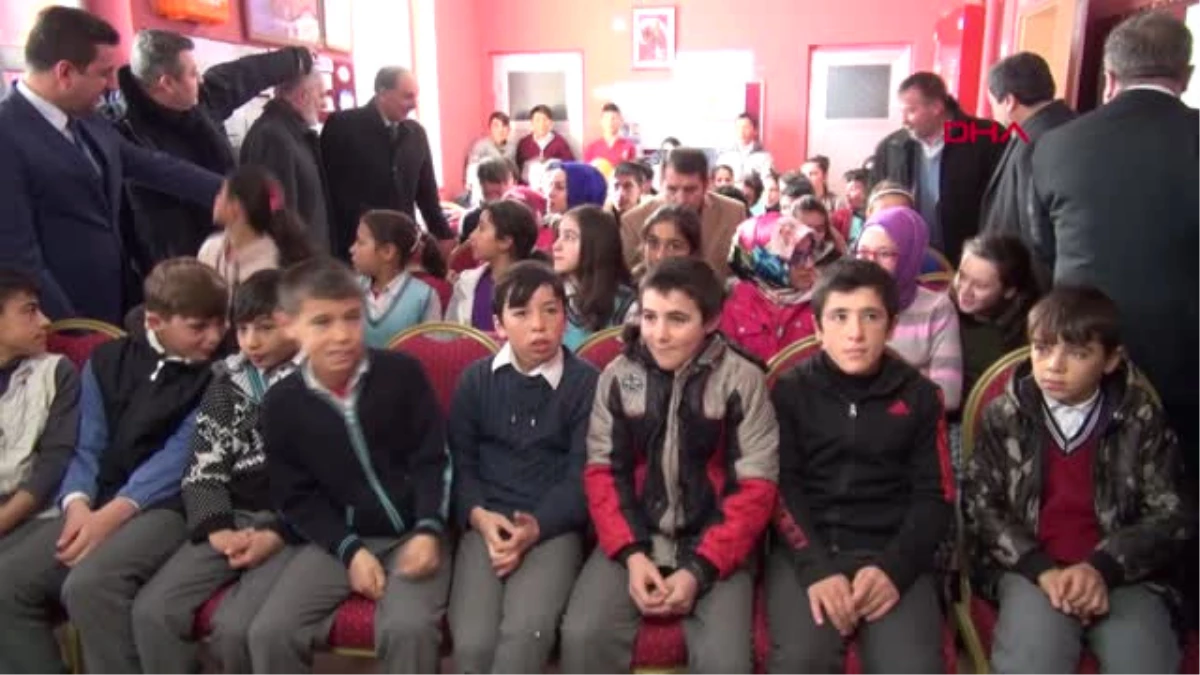 Sivas Köy Okullarında Karne Sevinci