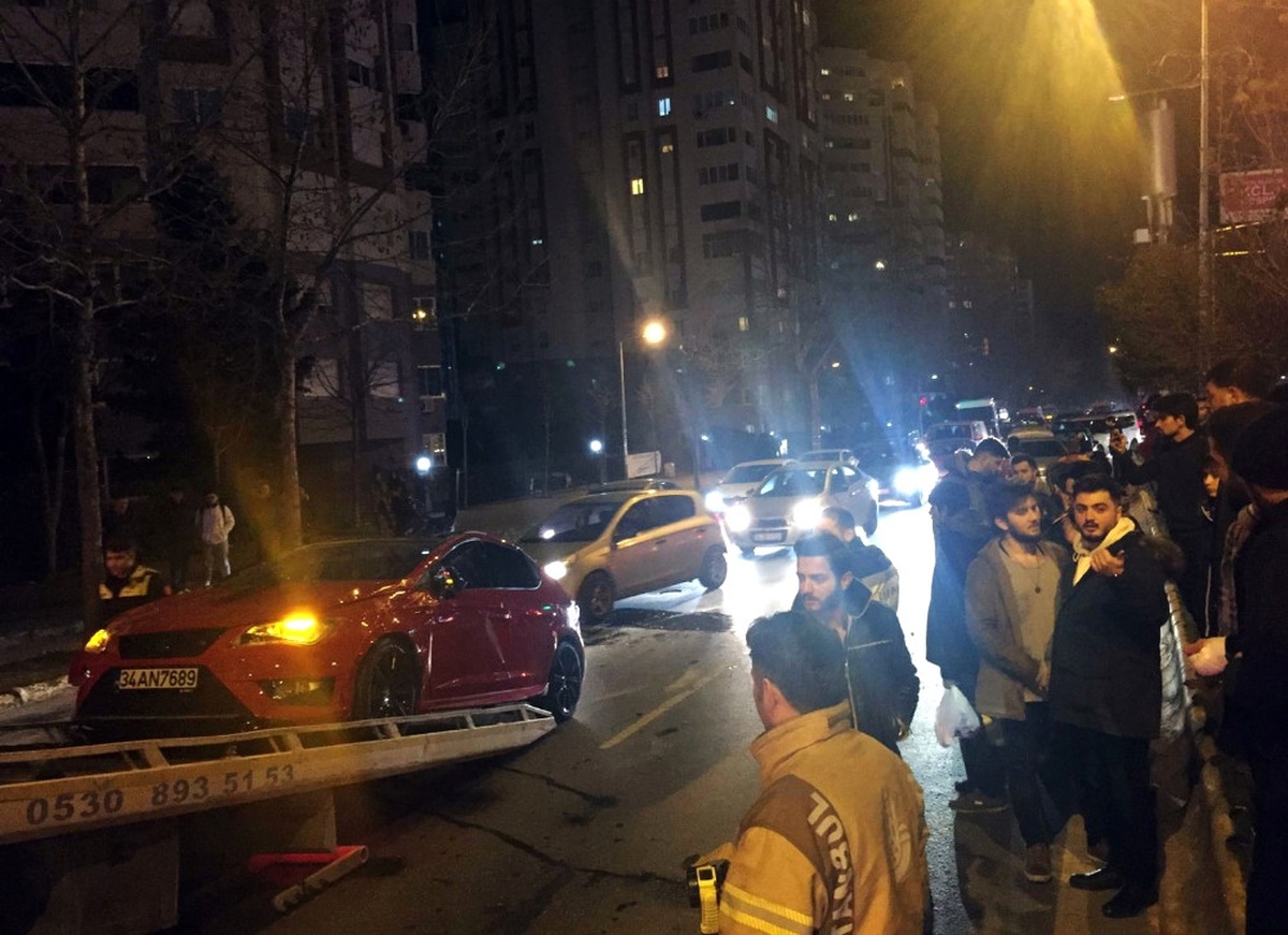 Takla Atan Lüks Otomobilden Burnu Bile Kanamadan Çıktı