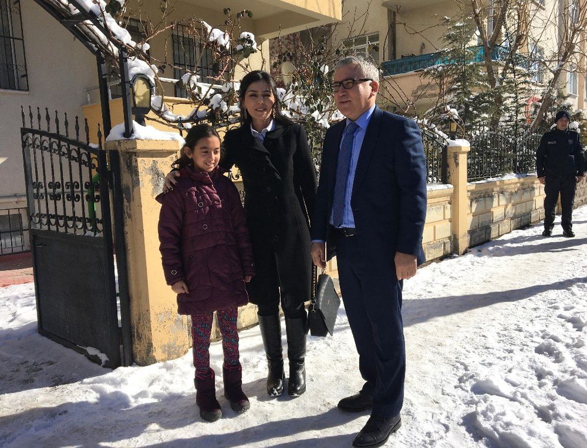 Valiye Mektup Yazıp Evinde Misafir Etti
