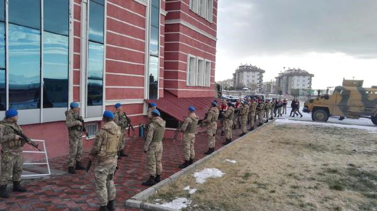 Van\'da Terör Operasyonunda Gözaltına Alınan 13 Şüpheli Tutuklandı