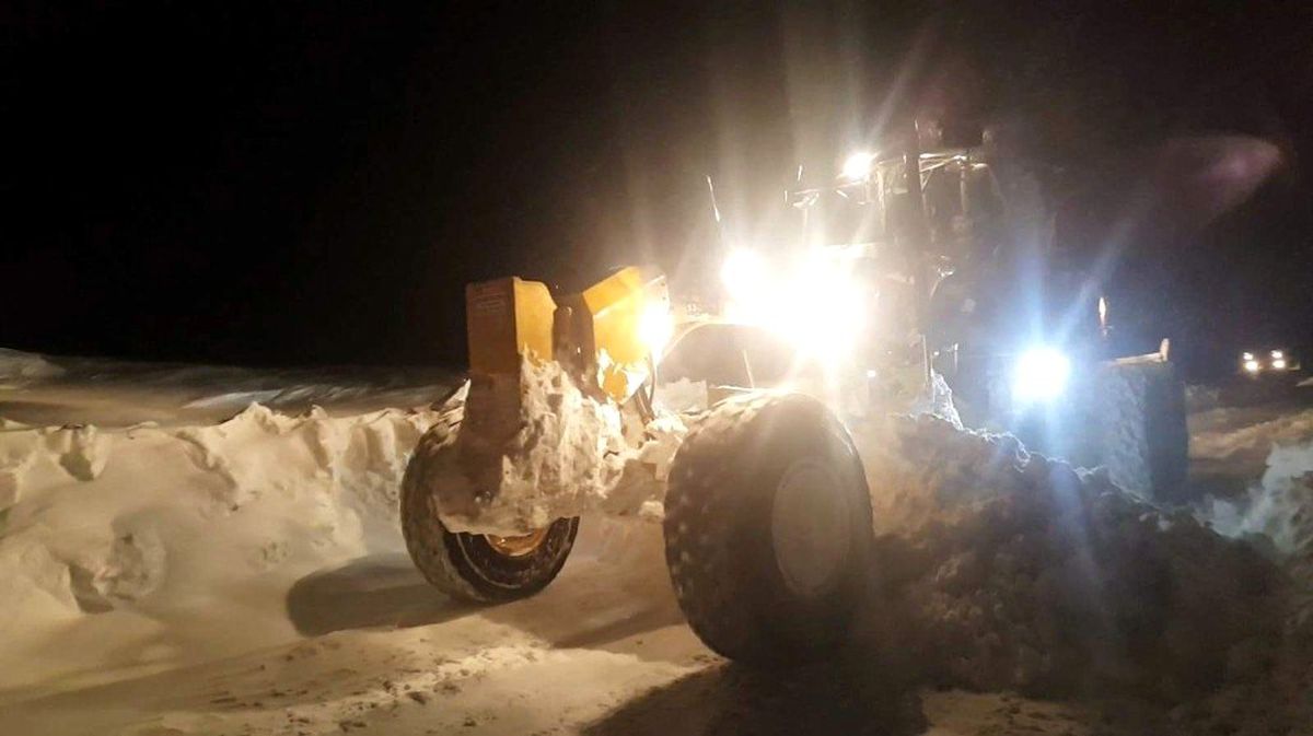 Yollar Kapandı, Ekipler Öğrencilerin Karnelerini Alabilmeleri İçin Sabahladı