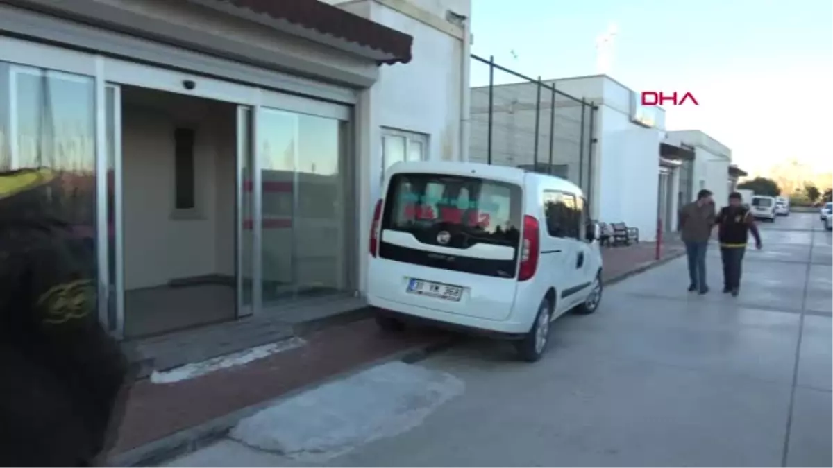 Adana Araçlarına Aldıklarını Üniversitelilerin Paralarını Gasbettiler