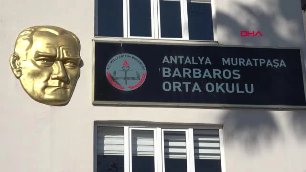Antalya Okul Yönetiminden Öğrencilere Antalyaspor Atkısı