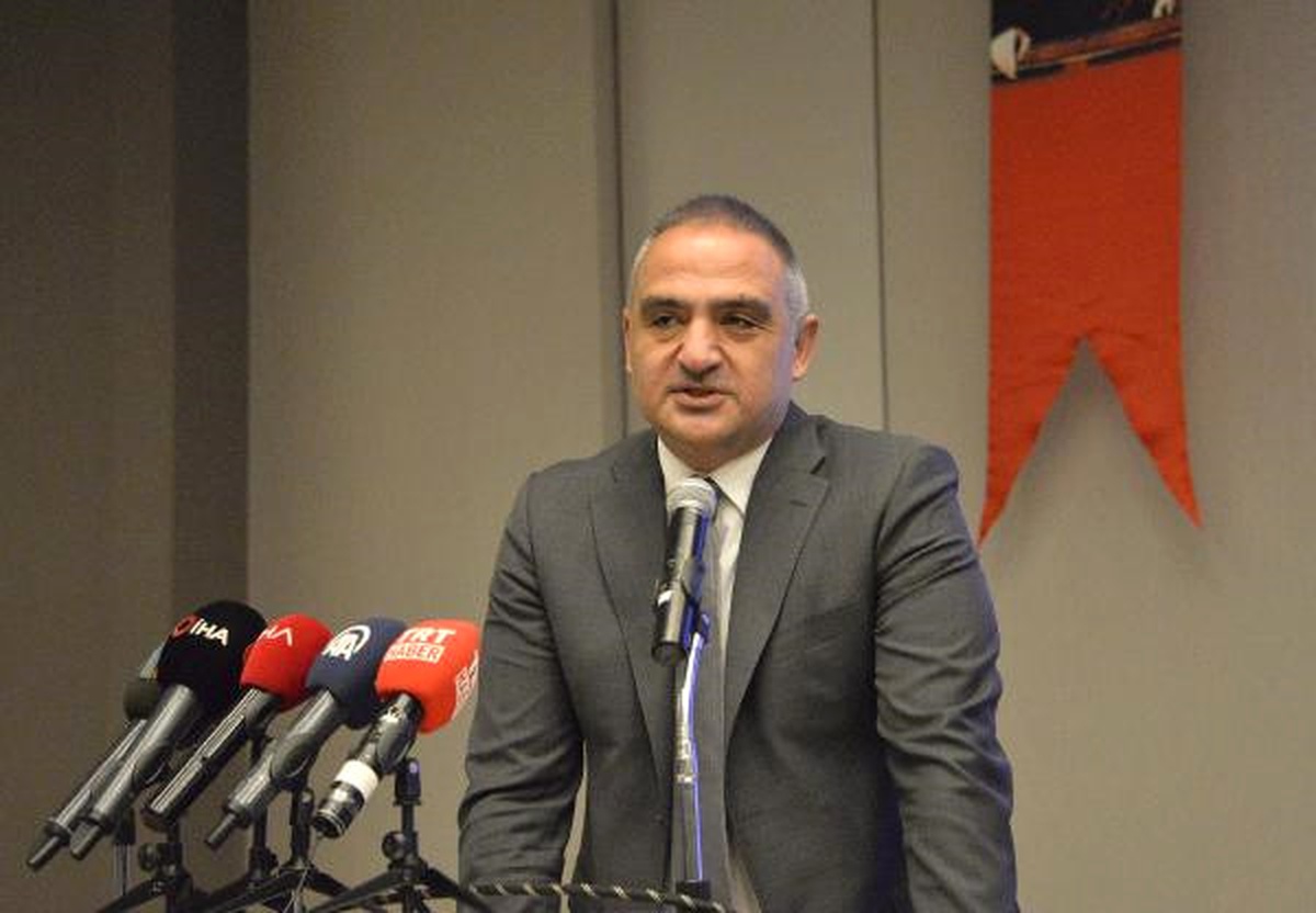 Bakan Ersoy\'dan Turizmcilere: Kışın Peynir Ekmek Fiyatına Otel Veriyorsunuz