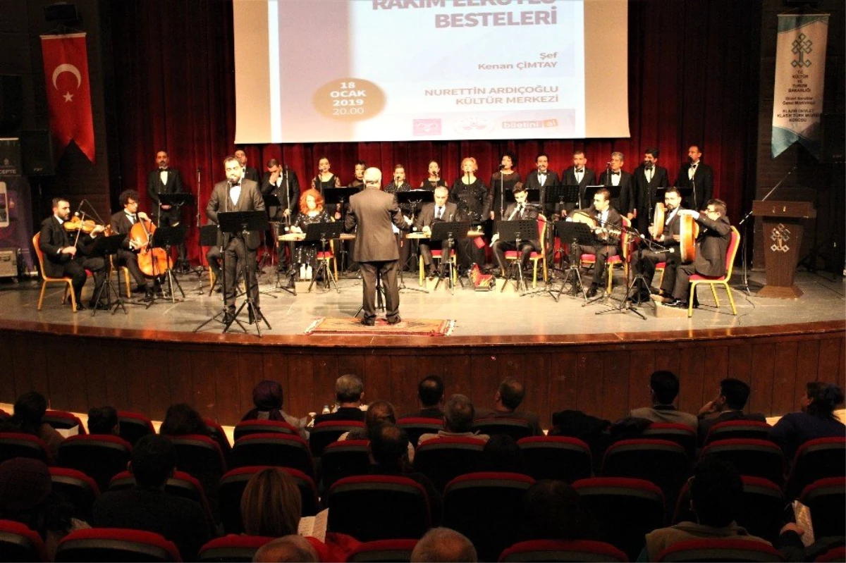 Elazığ\'da Devlet Klasik Türk Müziği Korosu 2019\'un İlk Konserini Verdi