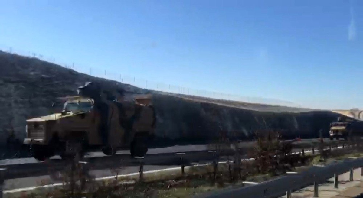 Gaziantep\'ten Suriye Sınırına Askeri Sevkiyatı