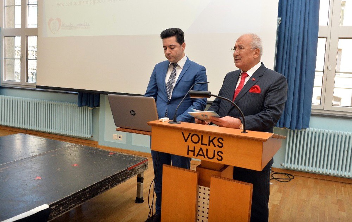 Kocamaz, Zürih\'te Kardeş Kentler Birliği Çalıştayına Katıldı