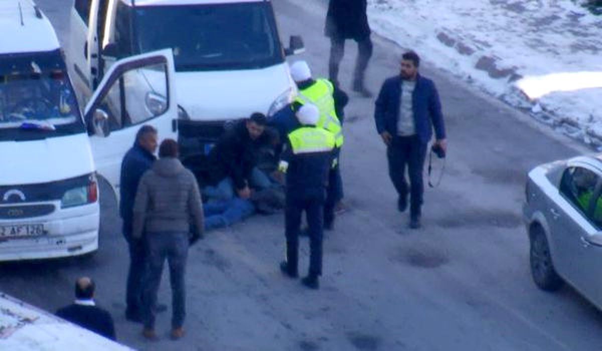 Polis Aracına Çarpıp Kaçan Sürücü, Kovalamacayla Yakalandı