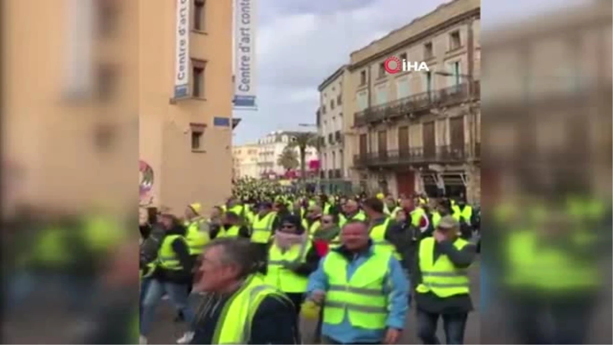 Sarı Yelekliler 10\'ncu Kez Sokakta- Fransa\'da Gazeteciler de \'Sarı Yelekliler\'i Protesto Ediyor