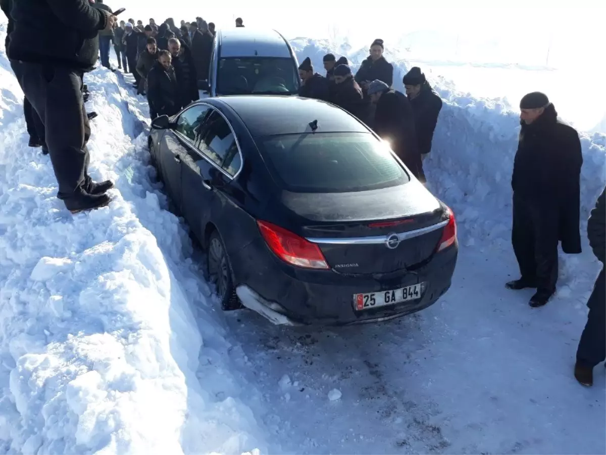 Taziye Yolunda Trafik Kazası: 5 Yaralı