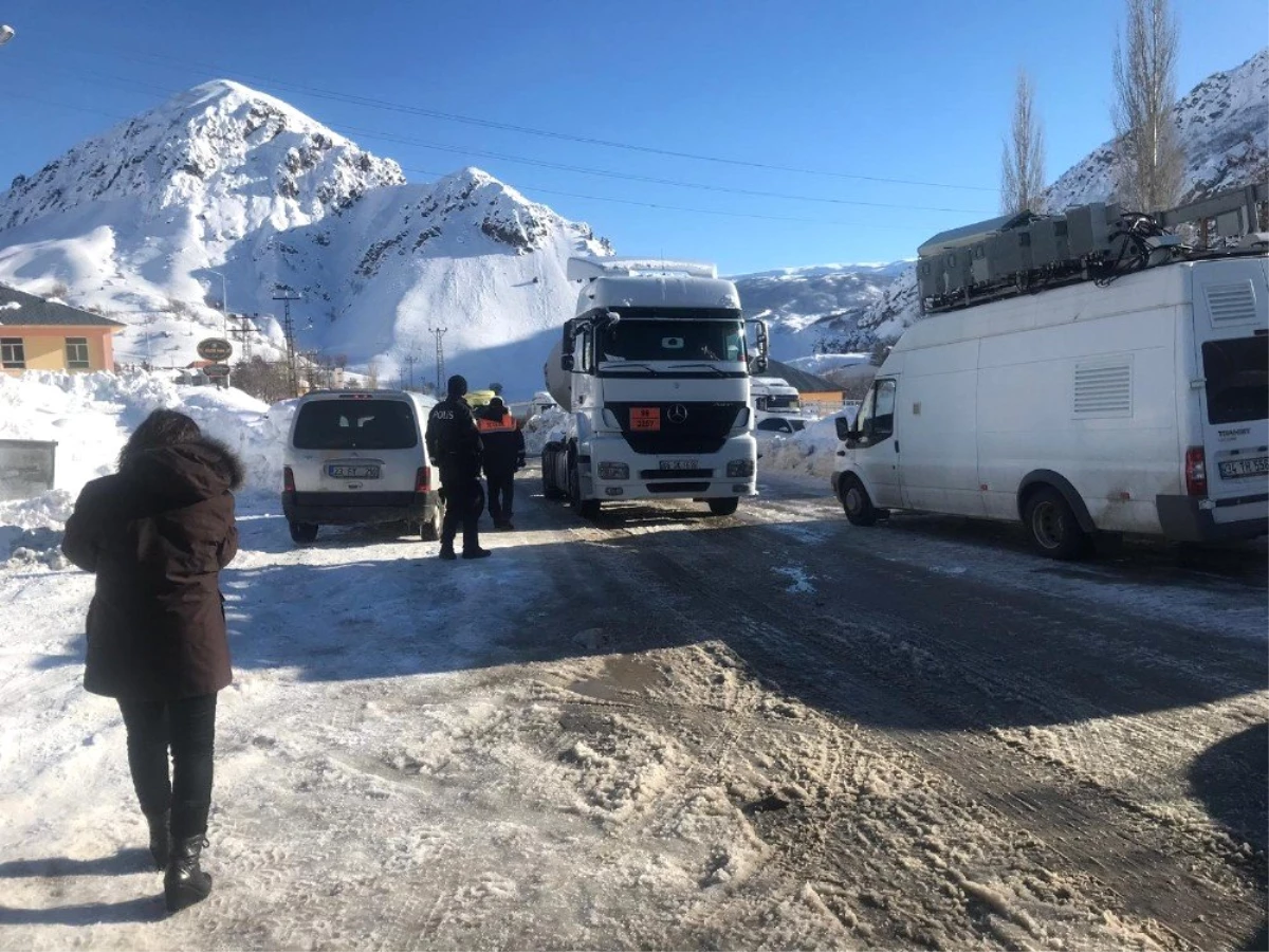 Tunceli-Erzincan Karayolu Tır Trafiğine Açıldı