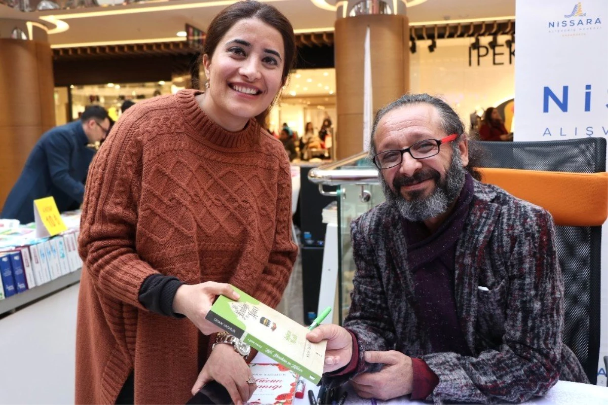 Yazar Sinan Yağmur, Nissara Avm\'de İmza ve Söyleşi Gününe Katıldı