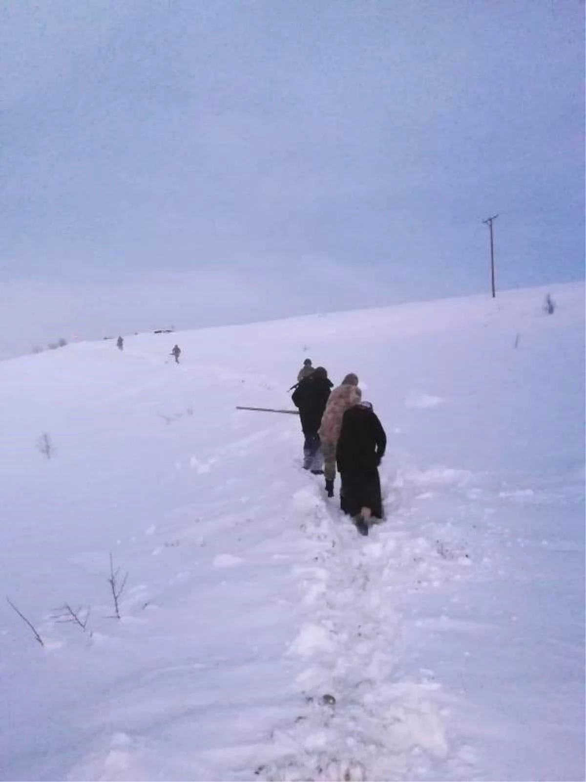 Yolu Kardan Kapalı Köyde Rahatsızlanan Kadını Jandarma Kurtardı