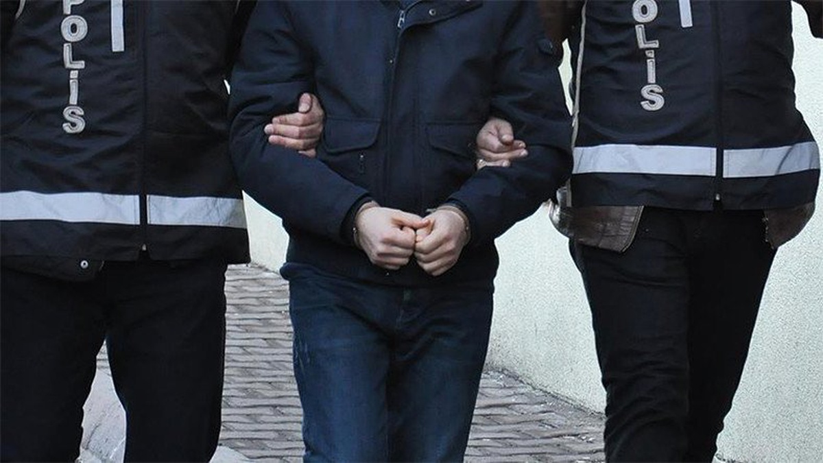 10 Bin TL\'lik Bilgisayar Yerine Çakıl Taşı Göndermeye Çalışan Dolandırıcılar Yakalandı