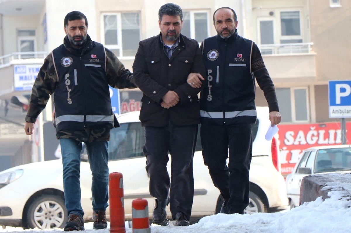 3,6 Kilo Altında Yurt Dışına Çıkarken Yakalanan Fetö Zanlısı Adliyeye Sevk Edildi