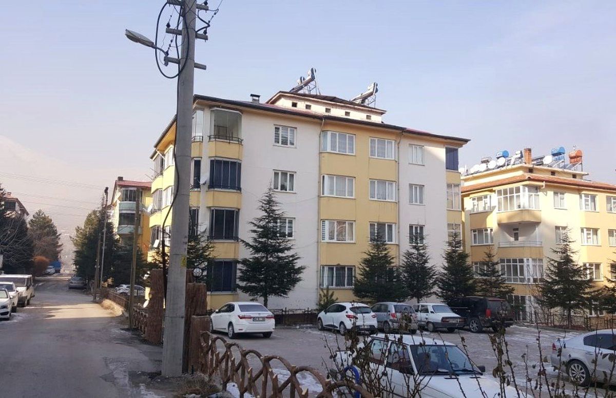 4. Kattan Düşen Adam Hayatını Kaybetti