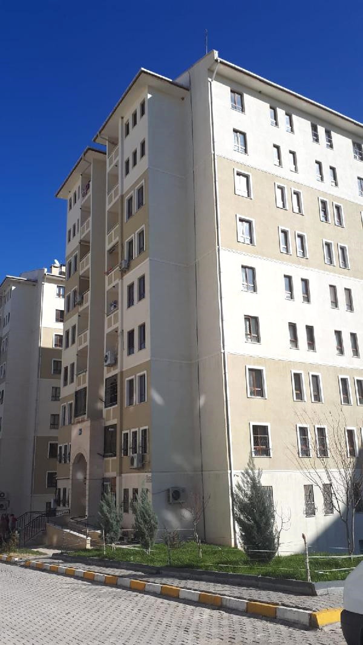 7 Çocuk Annesi, 8\'inci Kattan Ölüme Atladı