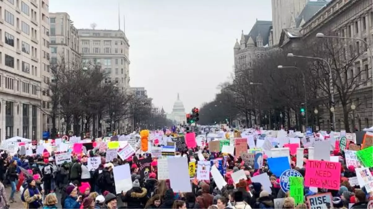 ABD\'de Binlerce Kadın, Donald Trump\'ı Protesto Etti