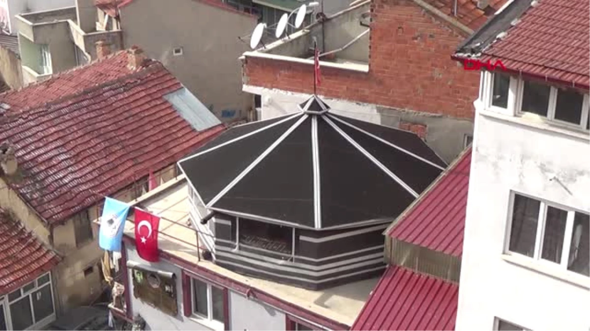 Afyonkarahisar İki Katlı Binanın Çatısına Otağ Kuruldu