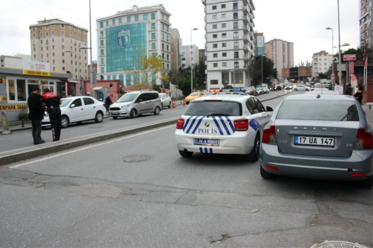 Ataşehir\'de Alacak Verecek Kavgasında Kan Aktı: 3 Yaralı