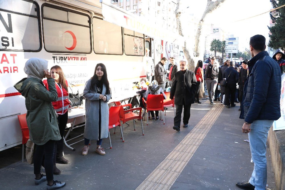 Bağıra Bağıra Kan Topladılar